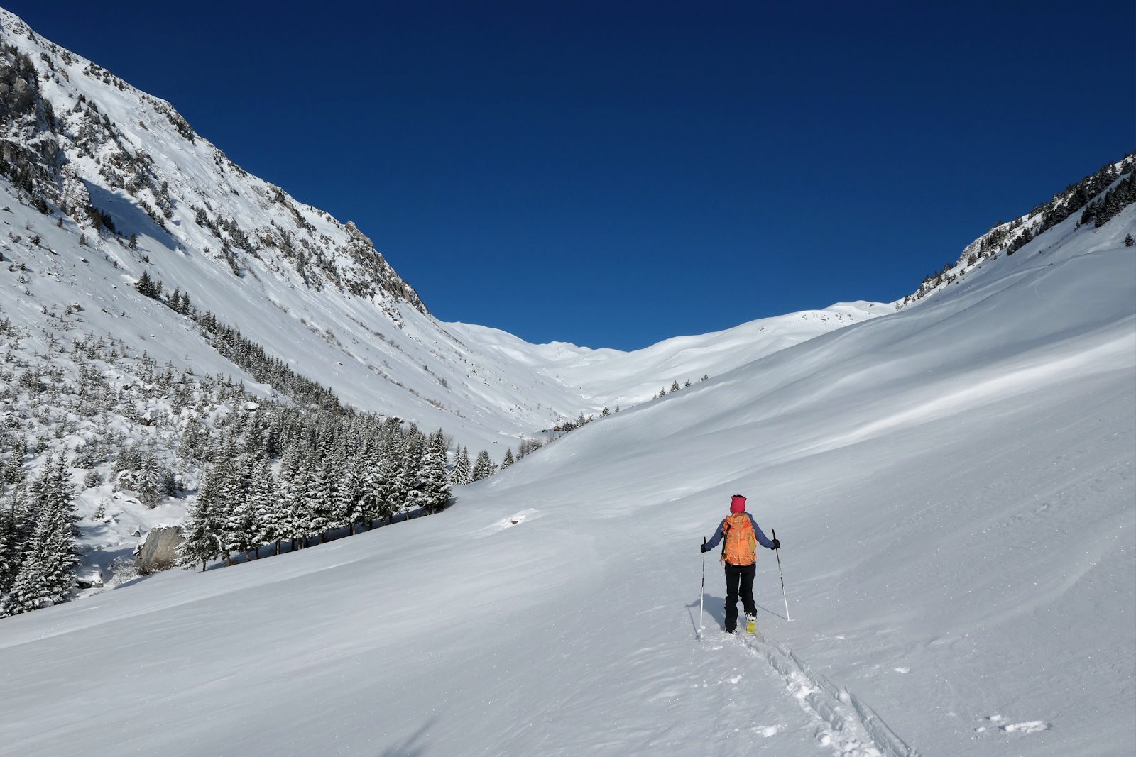 Le traçage s'avère plus physique, dès l'entrée dans le vallon du Nant de Tessens.