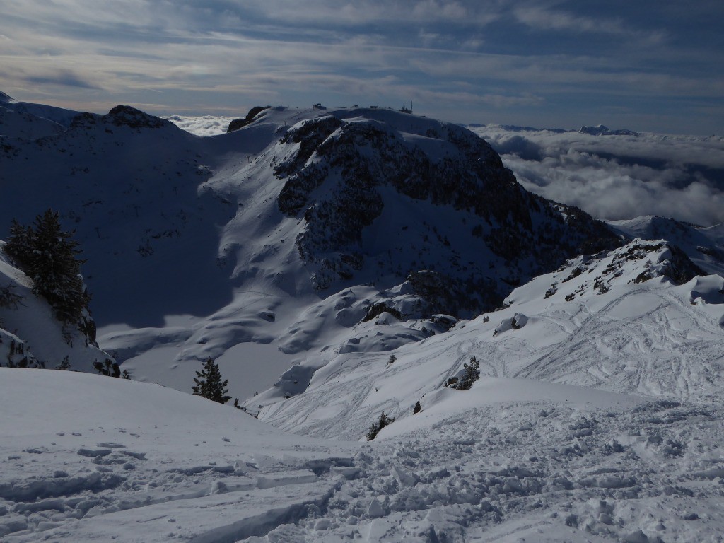 Vue vers les lacs Robert, la Croix de Chamrousse et la belle pente depuis le Grand Eulier