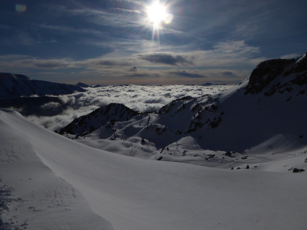 Vue vers la vallée du lac Achard depuis le col de la Botte