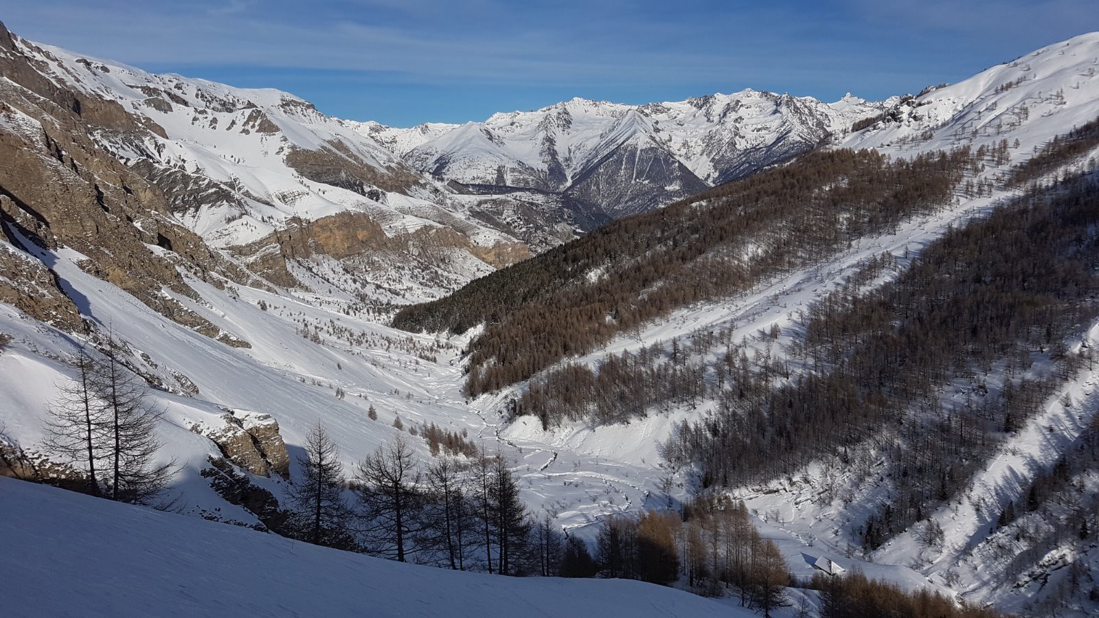 #8 En bas là-bas, tralala. En bas là-bas, tralala.