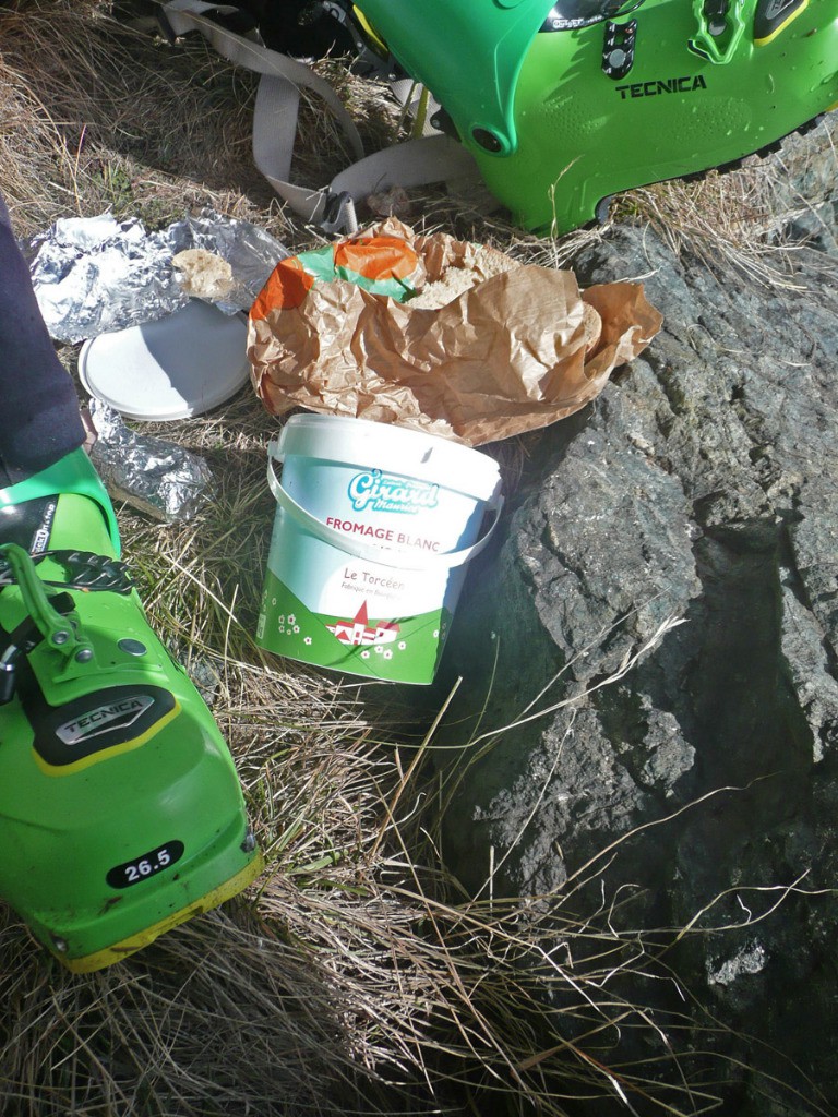 Placement produits : Géant Vert ; Laiterie Pollo. C'est quand même autre chose que des marques de ski ;=)