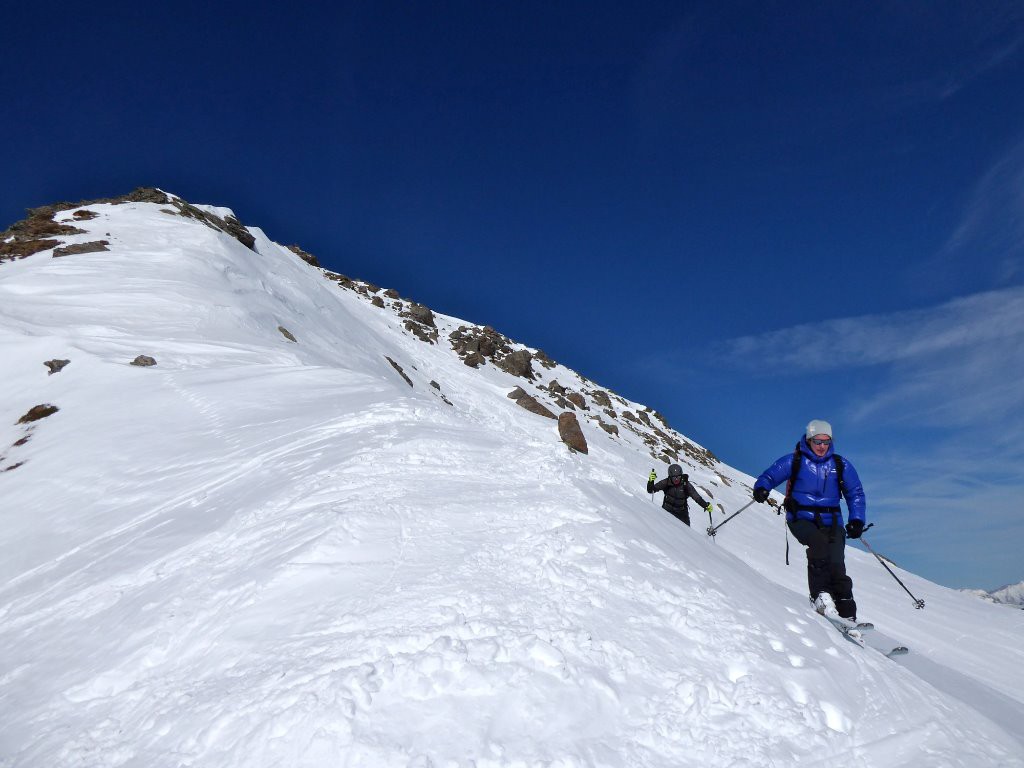 Neige trafolée et dure sous le sommet