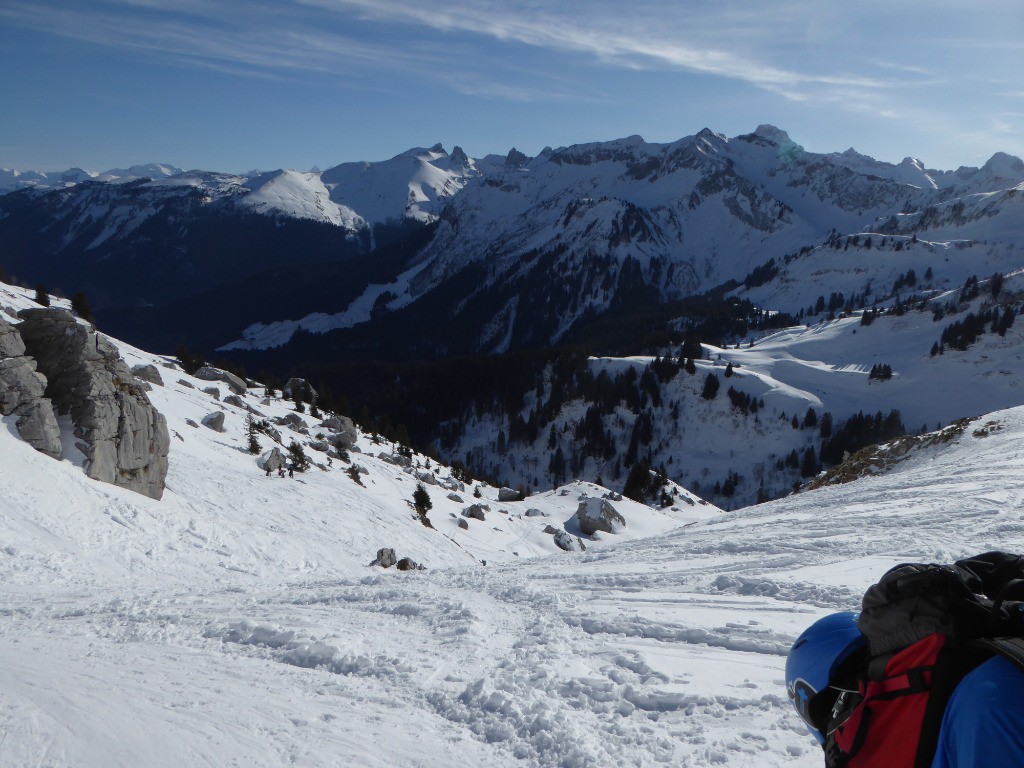 #4 Vue en contre bas du vallon côté le Reposoir. Vue en contre bas du vallon côté le Reposoir.