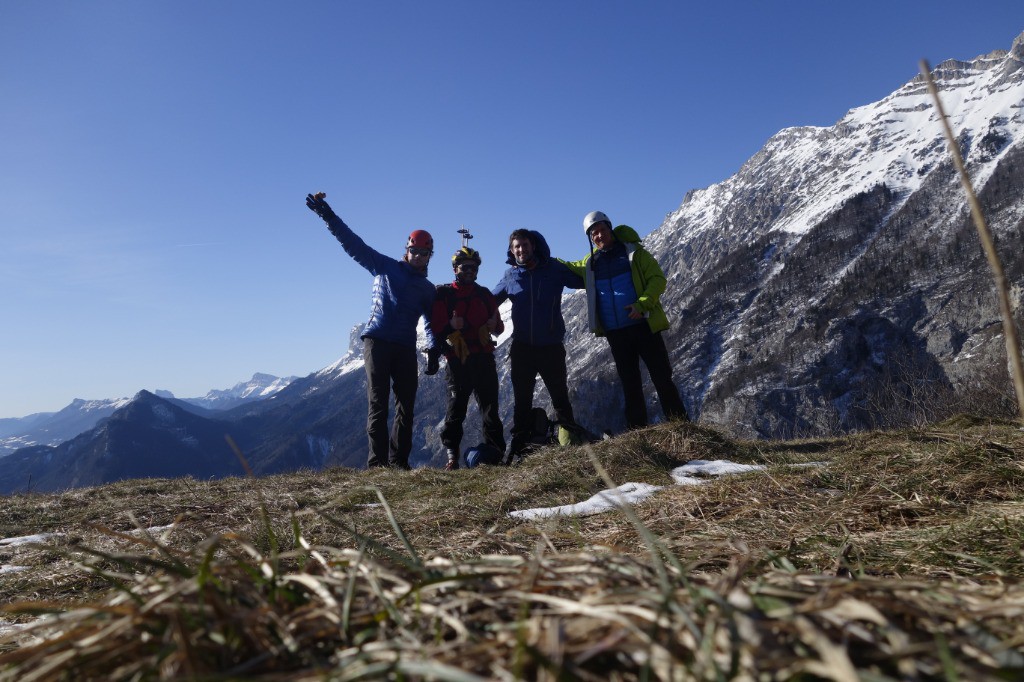 #6 Avant de porter les vélos, tout le monde est contant Avant de porter les vélos, tout le monde est contant