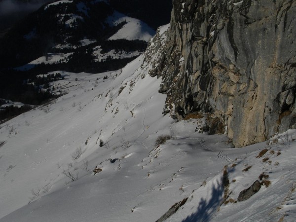 #9 Verrou de la dent des Portes : On voit la trace de montée (délicate à faire ce matin, car la neige fraiche n Verrou de la dent des Portes : On voit la trace de montée (délicate à faire ce matin, car la neige fraiche n'adhérait pas bien avec la neige dure/glacée dessous) sous ces barres