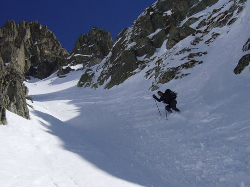 Al en termine : Bientôt  c'est la sortie du couloir.