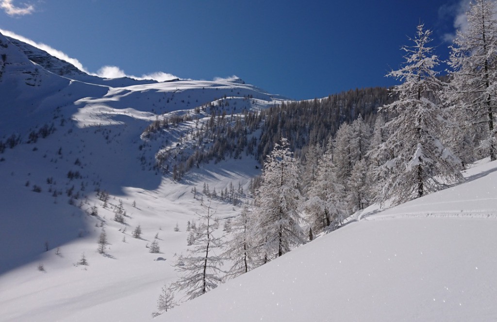 #10 Passage rapide sous le couloir d Passage rapide sous le couloir d'avalanche, juste le temps de prendre une photo