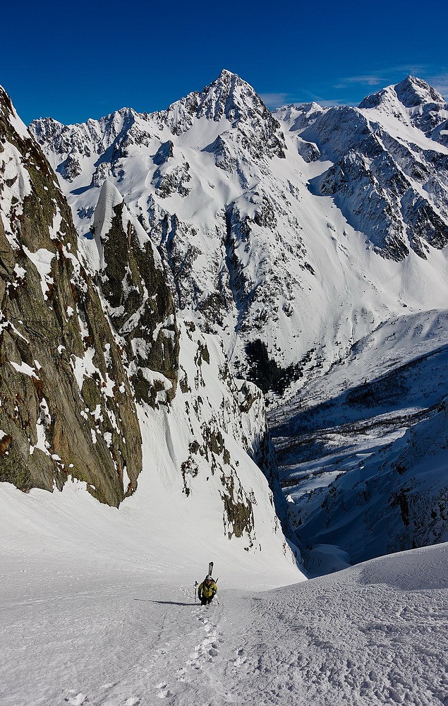 #17 Grande pente sur fond de Rocher et Bec d Grande pente sur fond de Rocher et Bec d'Arguille...
