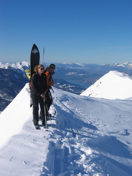 #1 Sur l Sur l'arête : La vue sur le lac de Serre Ponçon vaut le détour!