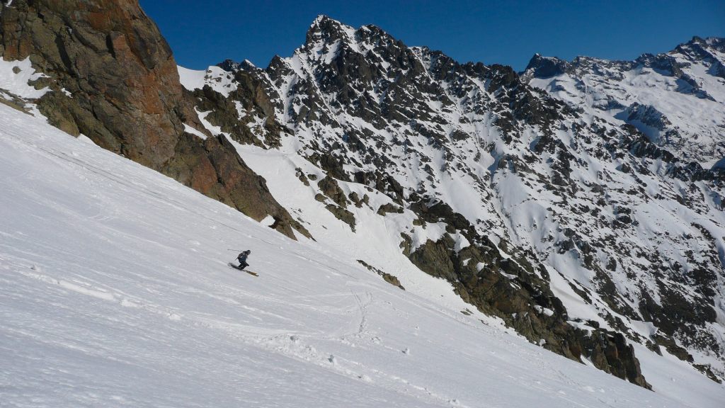 #3 Sous le couloir : Bon ski sous le couloir supérieur Sous le couloir : Bon ski sous le couloir supérieur