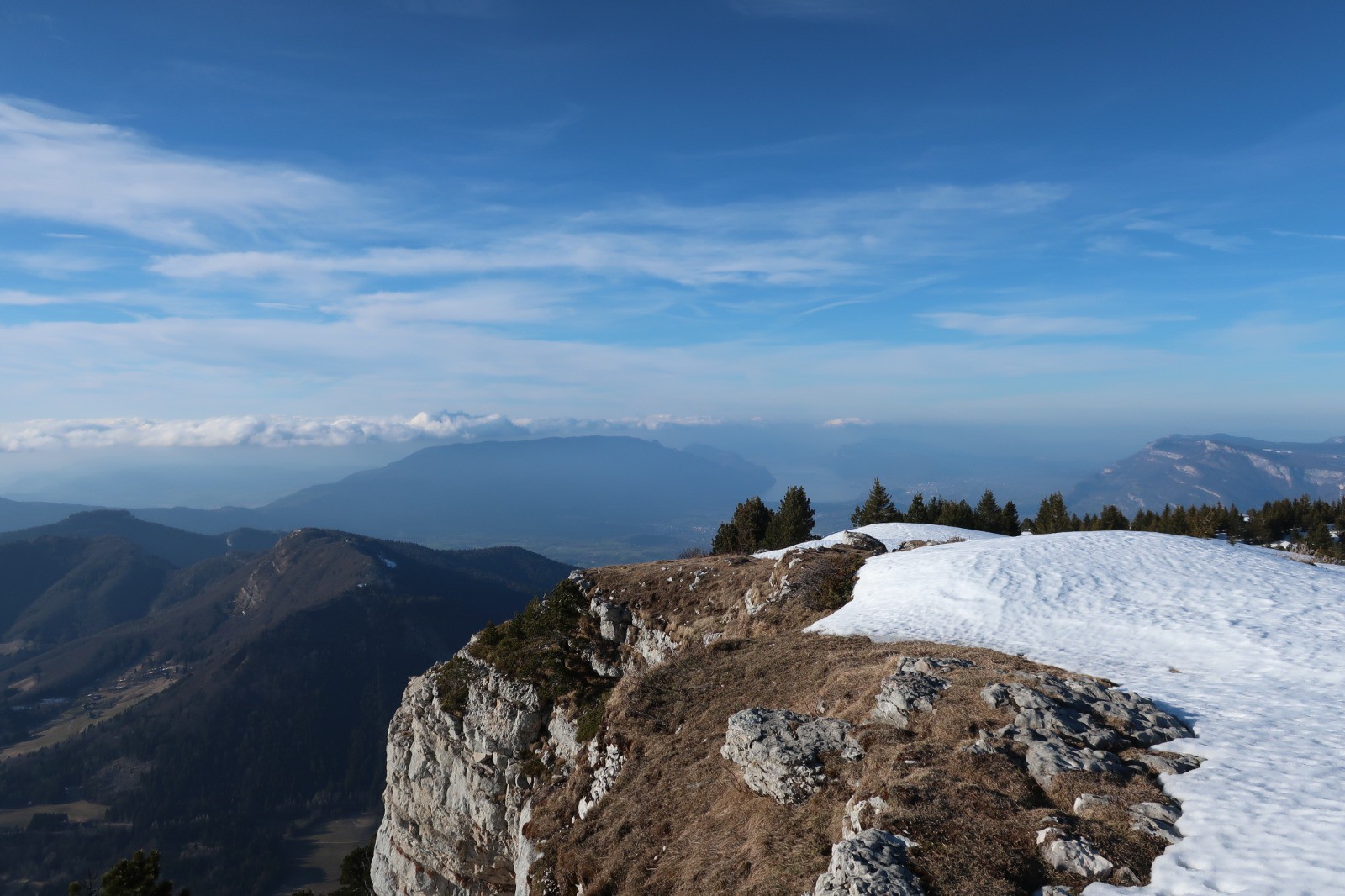 #21 Le lac au loin Le lac au loin
