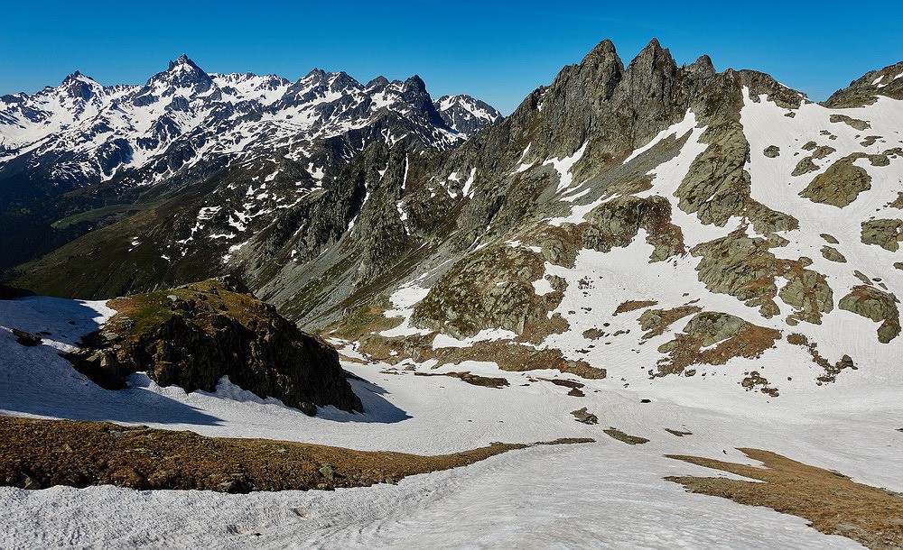 #11 En suivant le lit du torrent jusque sous l En suivant le lit du torrent jusque sous l'Aigleton, sur fond de Crête du Pin...