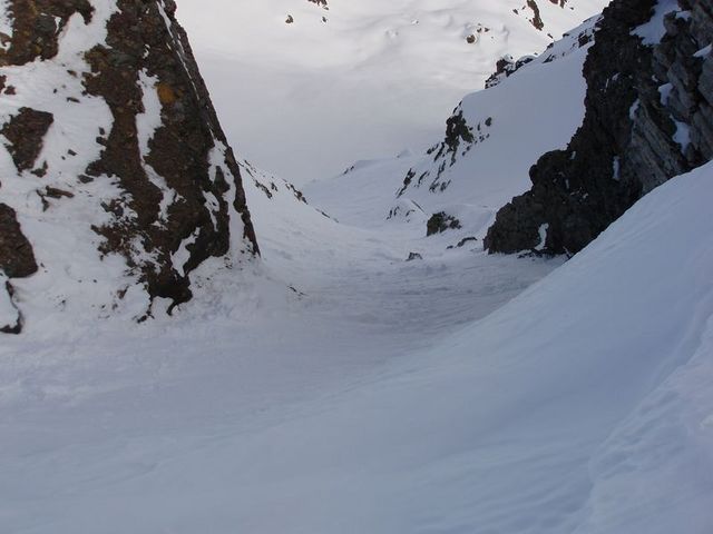 #7 Départ du couloir NE : Pente en très bonne neige au départ du couloir NE Départ du couloir NE : Pente en très bonne neige au départ du couloir NE