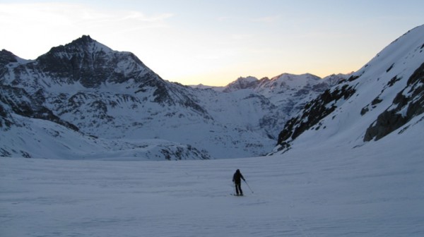 La nuit arrive : Derniers virages sur le glacier