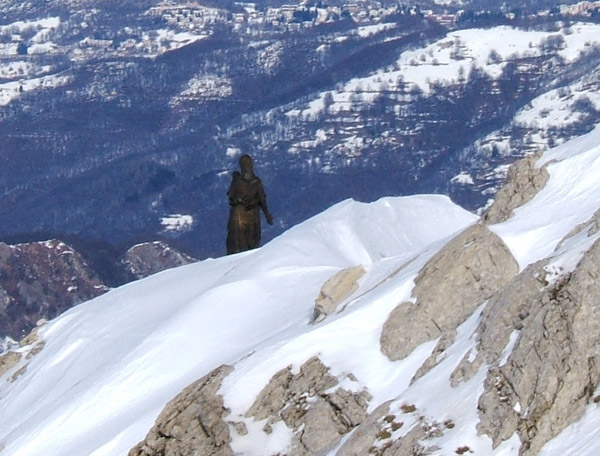 #4 Mongioie : Le bon dieu prend soin des montagnards. très surpris de trouver cette statue énorme sur cette crête. Les italiens sont très forts. Mongioie : Le bon dieu prend soin des montagnards. très surpris de trouver cette statue énorme sur cette crête. Les italiens sont très forts.