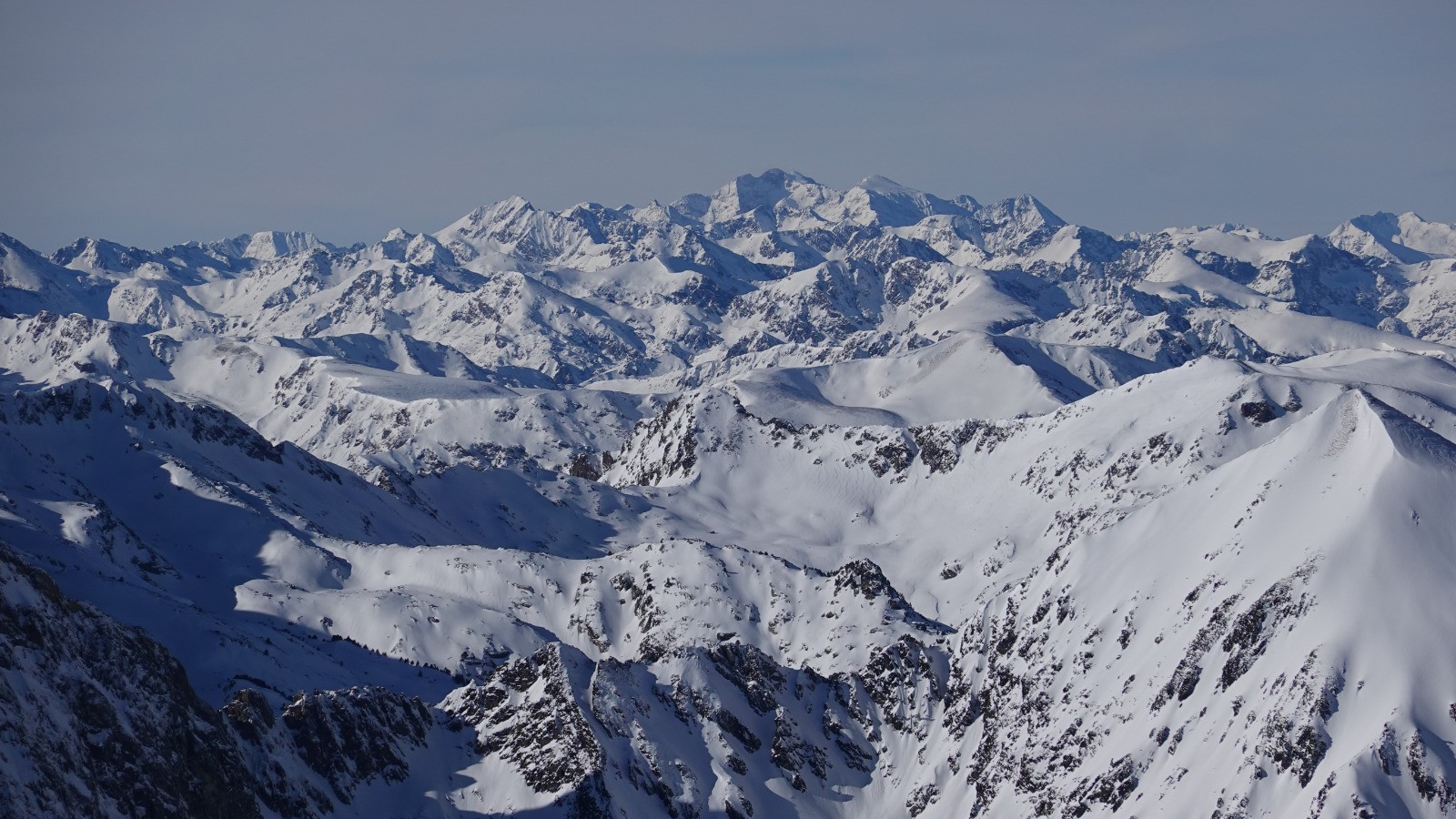 #13 Panorama au téléobjectif sur la Pique d Panorama au téléobjectif sur la Pique d'Estat et le Montcalm premiers 3000 pyrénéens du côté oriental