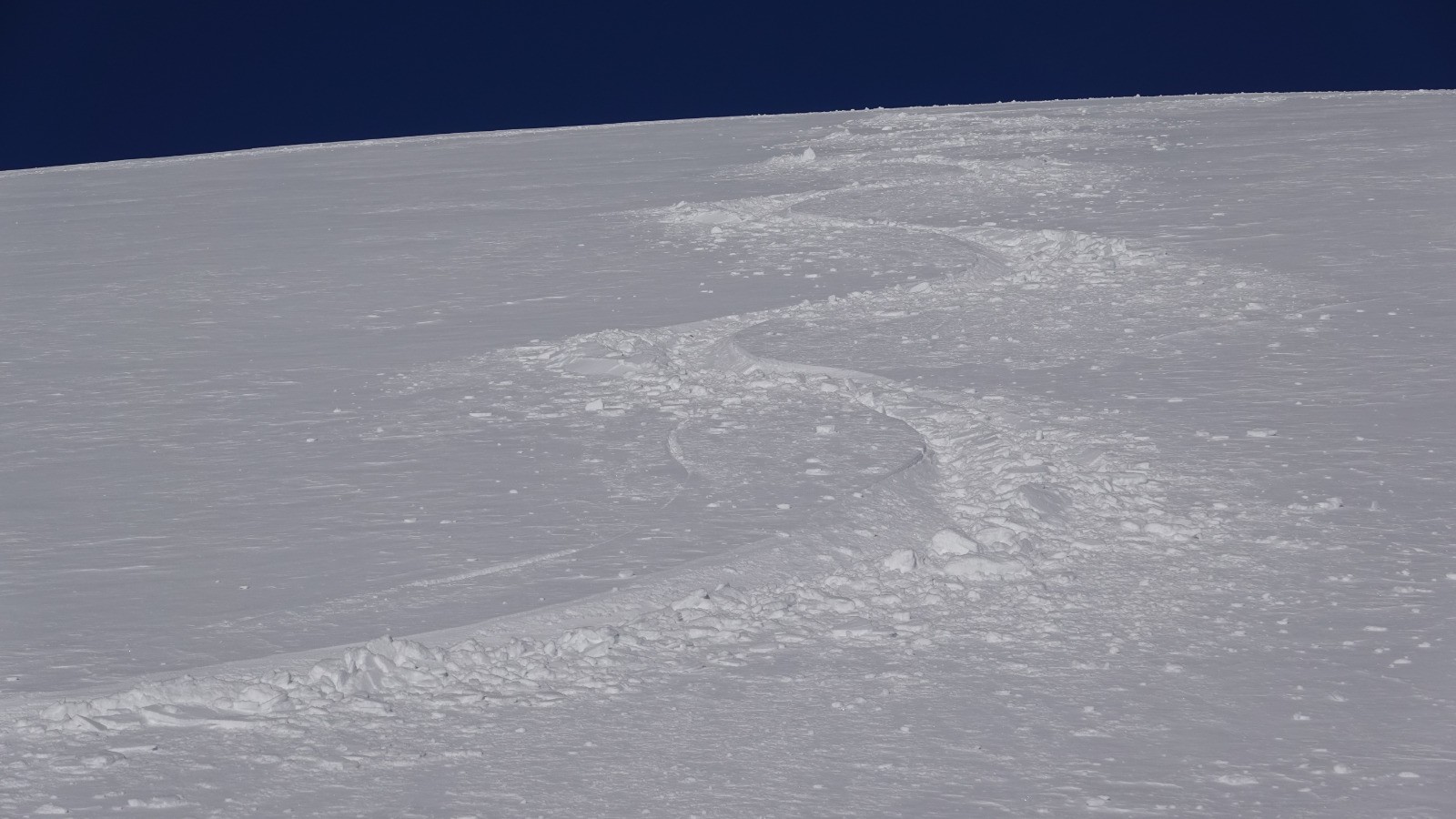 #19 Bonne poudreuse sous le sommet Bonne poudreuse sous le sommet