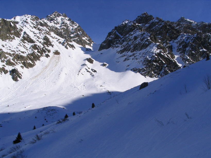 En face au col du tepey : Mieux vaut rester rive gauche