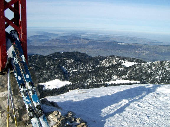 au sommet : Ces skis n'ont jamais descendu la moindre pente...