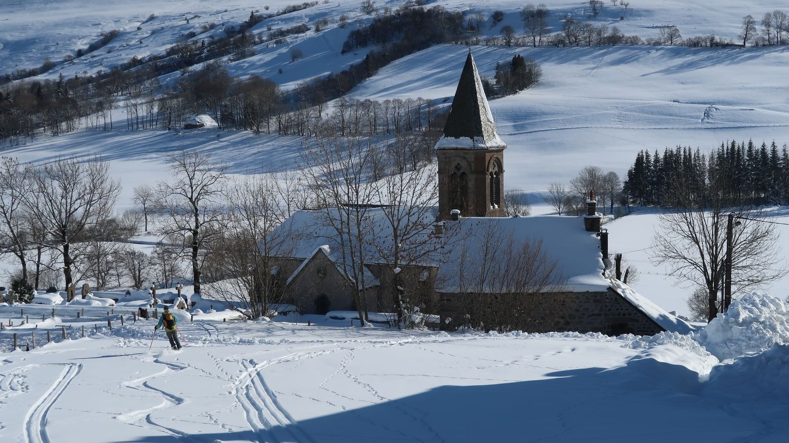 #14 Régis va à la messe Régis va à la messe