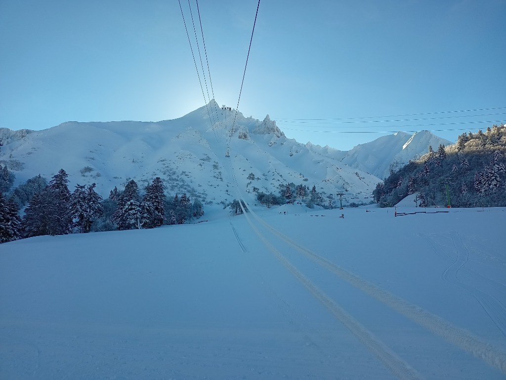 #10 Cables du téléphérique en cour de dégivrage. Cables du téléphérique en cour de dégivrage.