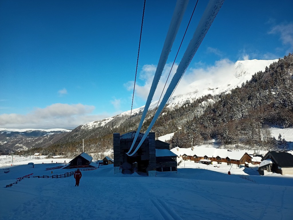 #11 Cable du télécabine en cour de dégivrage. Cable du télécabine en cour de dégivrage.