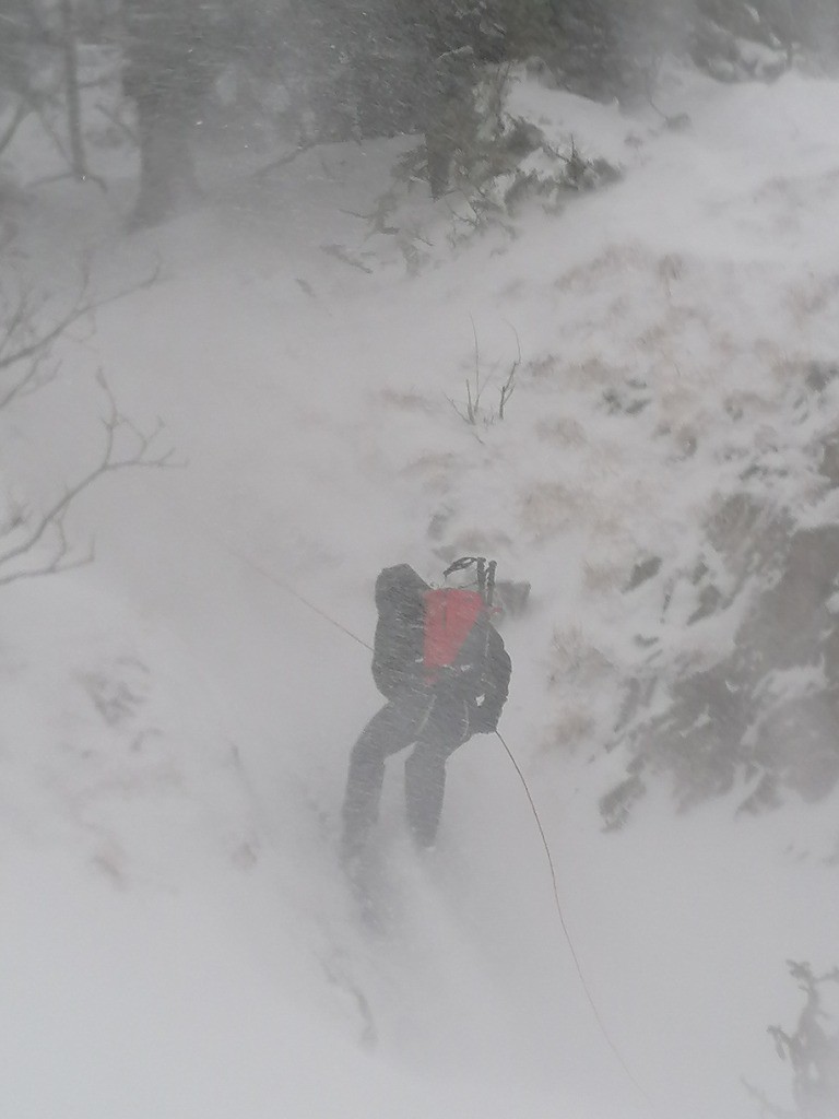 #6 Passage de la barre rocheuse en rappel Passage de la barre rocheuse en rappel
