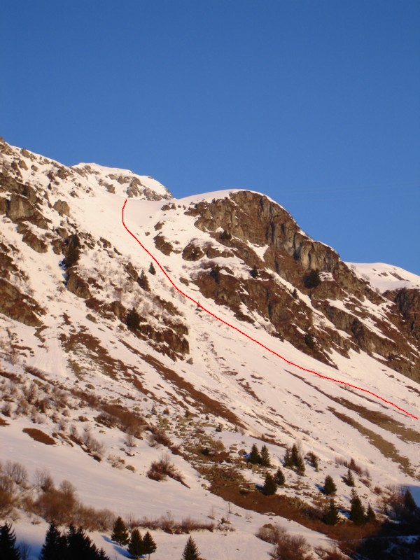 Le couloir de montée. On distingue le sommet en arrière plan