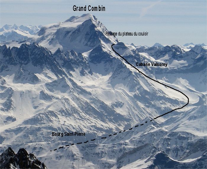 Le partie de l'itineraire allant de Bourg Saint-Pierre au plateau du couloir en passant par la cabane de Valsorey, vu depuis le sommet de l'aiguille d'argentiere