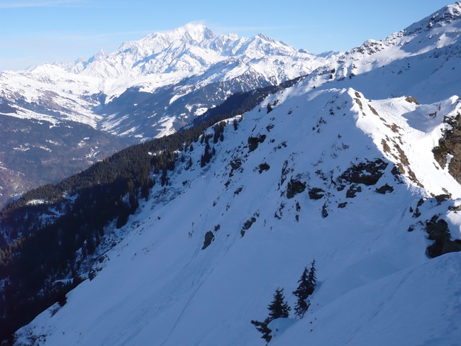 Sommet est, départ direct en face N et collet entre les deux sommets 