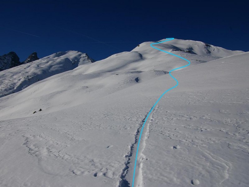 Le sommet vu du point 2498 sur la crête du Puy