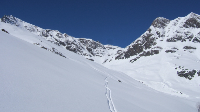 Vallon du Fond avec la Pointe de La Met à gauche et l'Ouille des Tretetes à droite