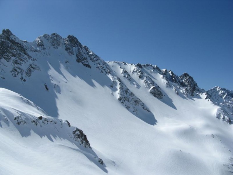 La face Nord du Rocher de l'Homme. Trace en cours dans l'épaule Ouest