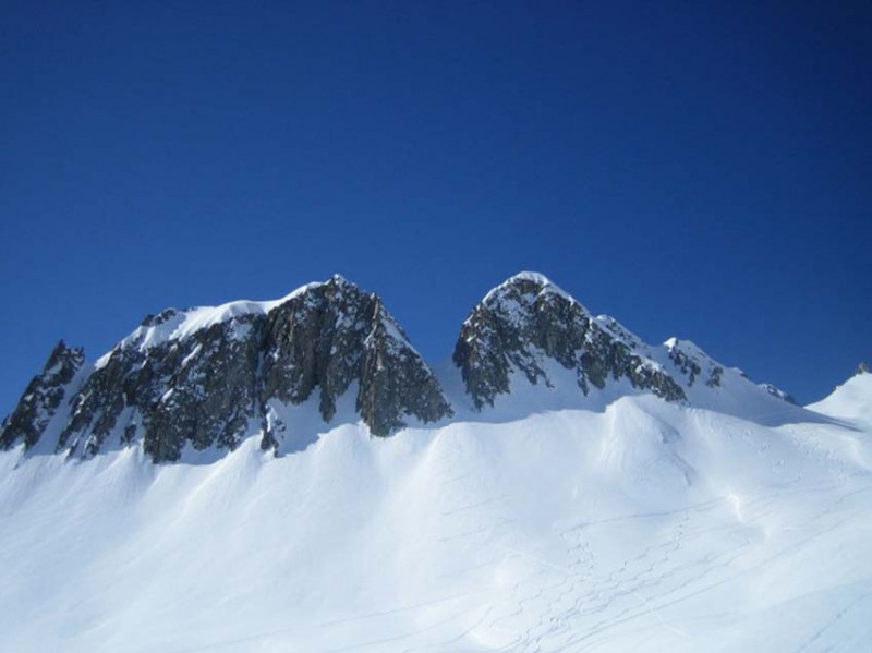 Les 3 couloirs de Petit Château, celui du milieu traverse.