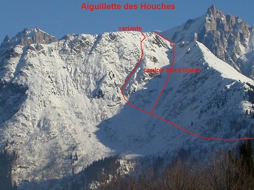 Couloirs Nord Ouest de l'aiguillette des houches, classique et variante.
Le couloir NW sur la photo est en fait la combe de la Vogealle