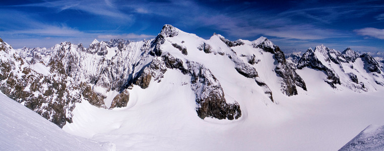 Roche Faurio vu depuis la Barre des Ecrins.