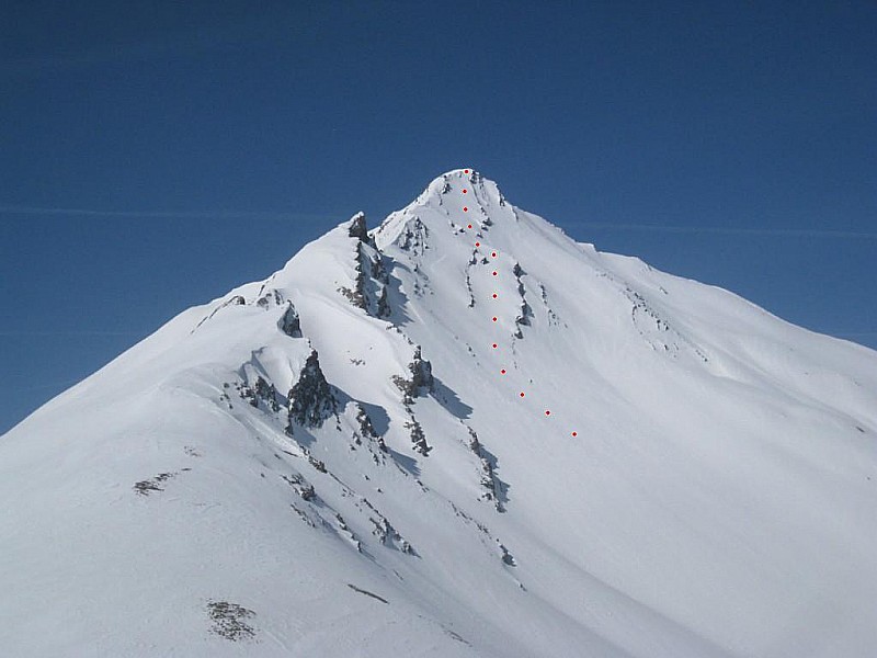 La Face NE de la Gde Chible. Plusieurs lignes possibles selon l'enneigement (Avril 2010).