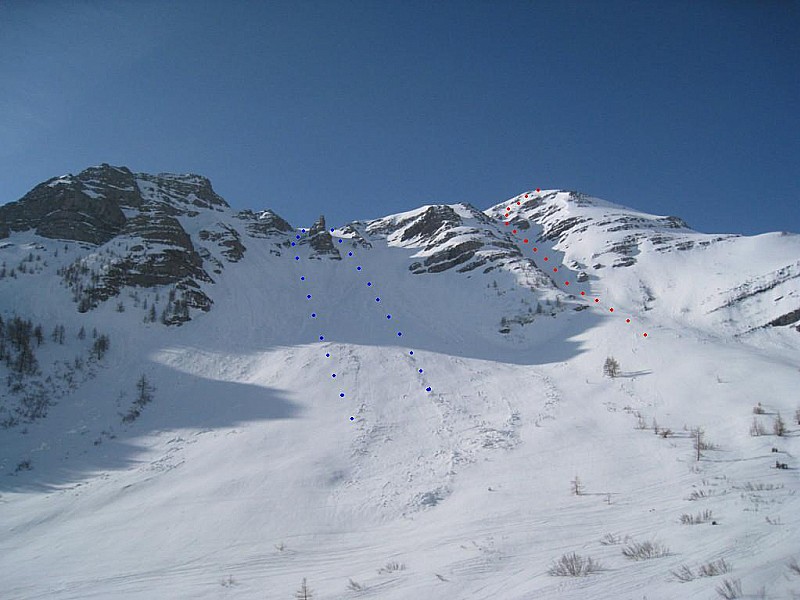 Paroi du Midi, Couloirs N des Sallanches. En Rouge, celui du Point Ign 2558m (4.1), en Bleu, ceux de l'Eperon Rocheux (3.3).