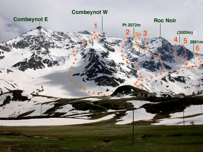 Vue d'ensemble des Combeynot. La descente du Point 3072m est l'itinéraire n°2. Le couloir Chantriaux-Paret est le n°3a