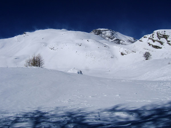 Le pas des Manzes et la crête menant à la tête de Plat Longe, vue du vallon de Font Crèse