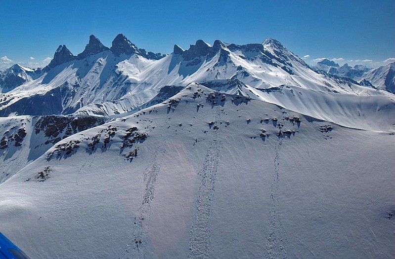 Michel CAPLAIN, Pic du Mas, arête sommitale au dessus de la face W