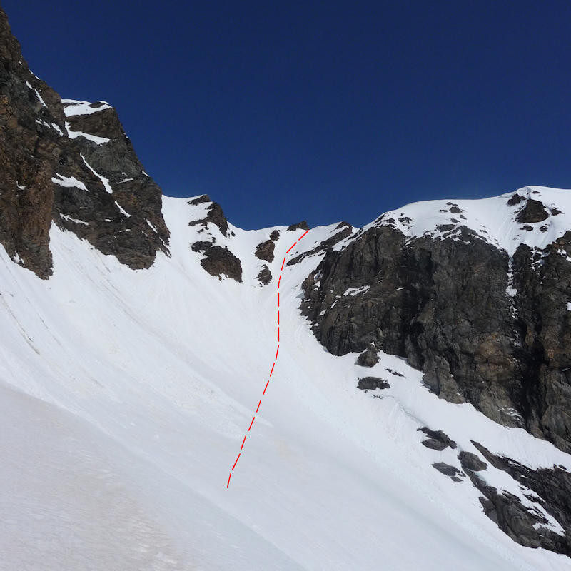 Le Pas du Bouquetin (seul le couloir de droite débouche sur le glacier du Carro)
[photo : Véloski]