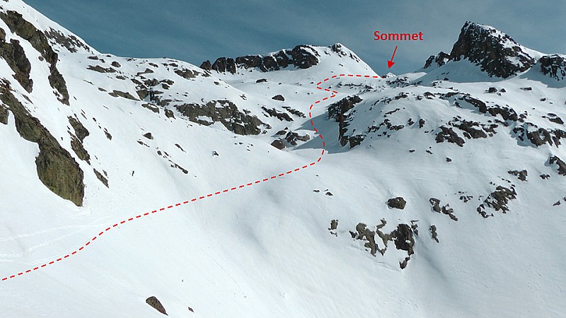Itinéraire qui mène à la combe somitale, vue de la côte 2500m
