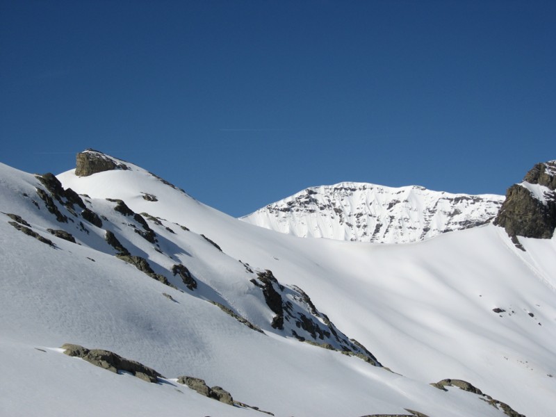 La Pointe à Corbeaux à gauche et le Buet au fond.