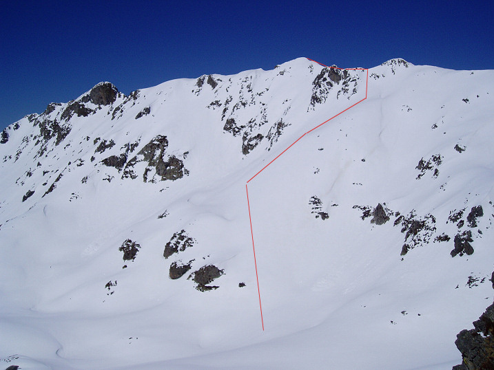 La dent blanche est au centre. En rouge l'itinéraire le plus facile.