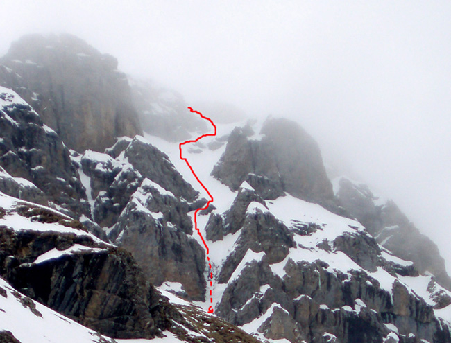 Pointe Percée face est directe itinéraire vu du bas