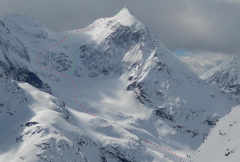 En rouge : montée classique, final par l'arête à pieds.
En vert : descente alternative par le sommet et le bombé glaciaire, plus raide.