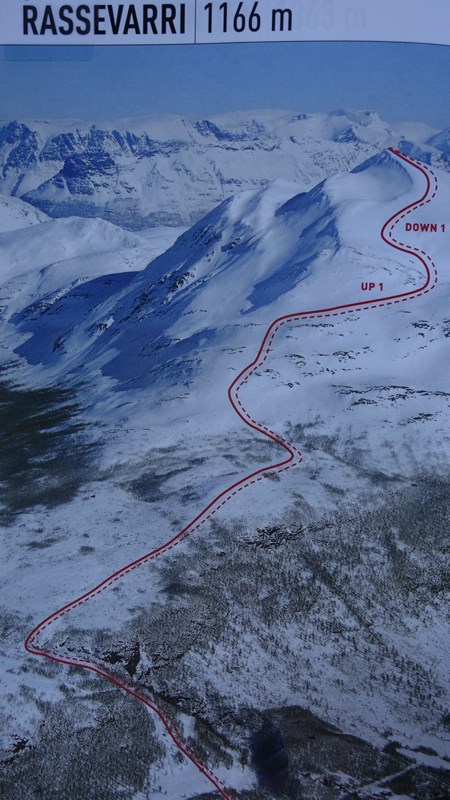 L'itinéraire d'ascension et de descente.
Tiré du livre ski touring in troms de Espen Nordahl
