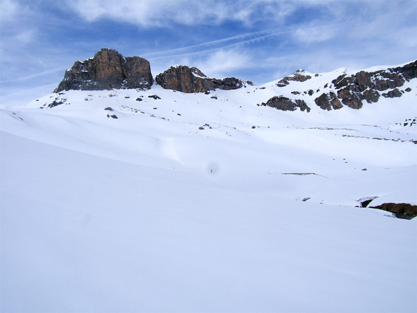 Adroite des falaises col de "Bassa di Terrarossa"