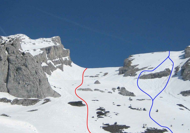 En rouge l'itinéraire de descente et en bleu une variante un peu plus raide et exposée.